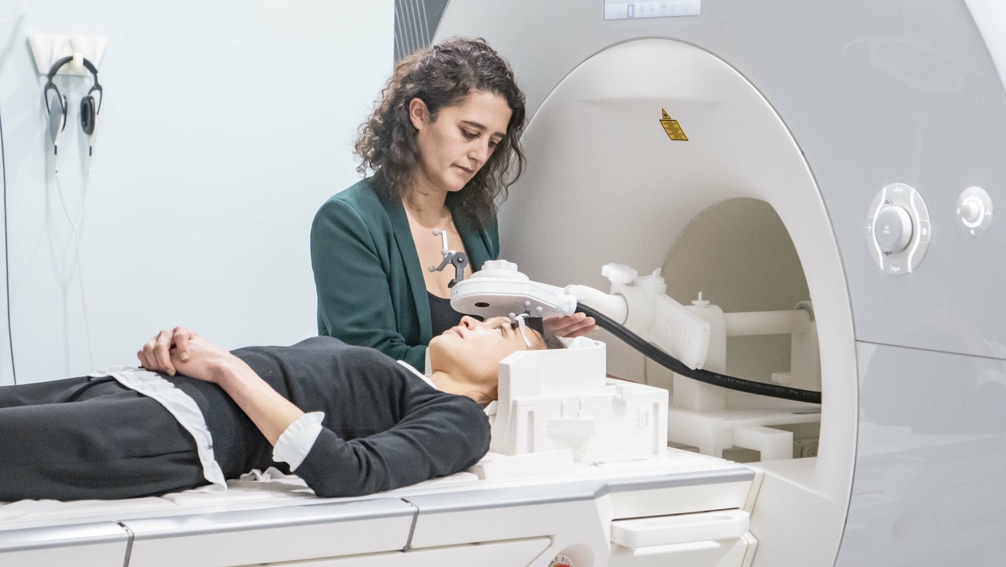 TMS-fMRI with Eva Ferodes